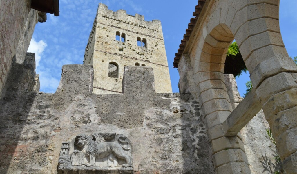 Camminando_Castello_di_San_Martino